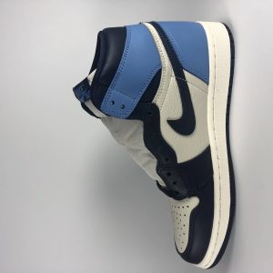 Nike Air Jordan 1 Retro High Obsidian UNC Rechts