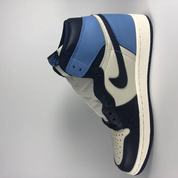 Nike Air Jordan 1 Retro High Obsidian UNC Rechts