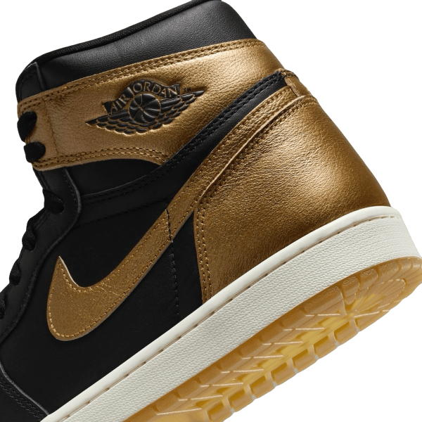Nike Air Jordan 1 Retro High OG Black Metallic Gold Detail