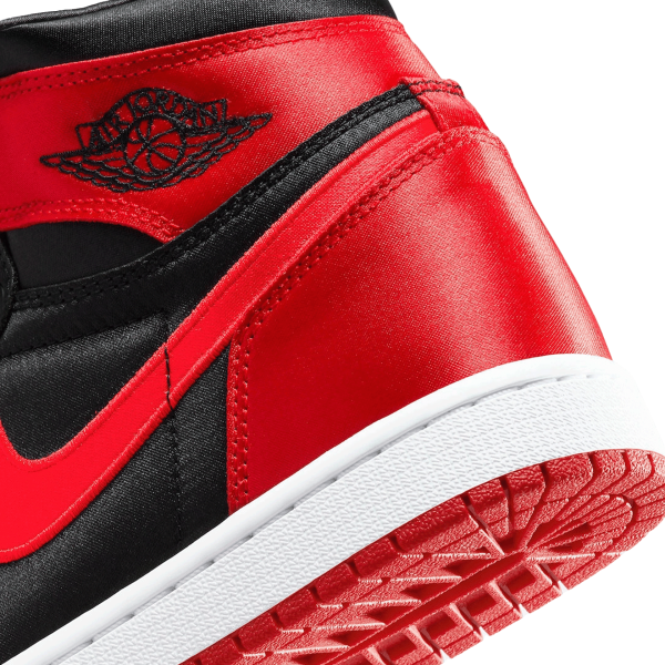 Nike Air Jordan 1 Retro High OG Satin Bred (W) Detail