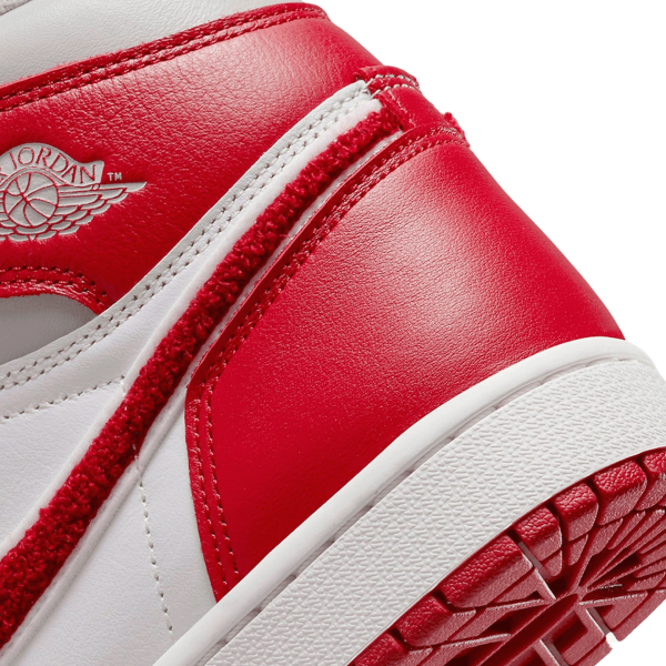 Nike Air Jordan 1 Retro High OG Varsity Red (W) Detail
