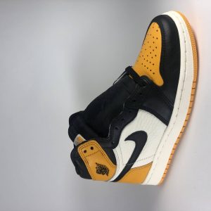 Nike Air Jordan 1 Retro High OG Yellow Toe rechts